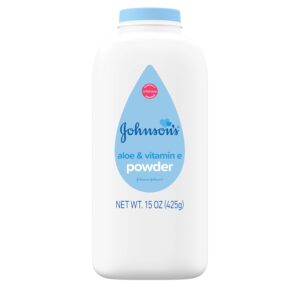 Johnson's Baby Powder with Naturally Derived Cornstarch, Aloe & Vitamin E for Delicate Skin